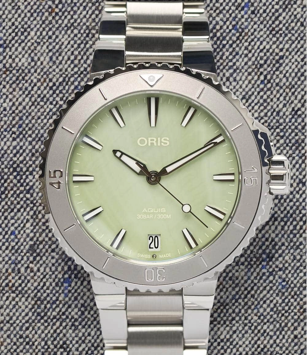 Aquis Date 36.5mm