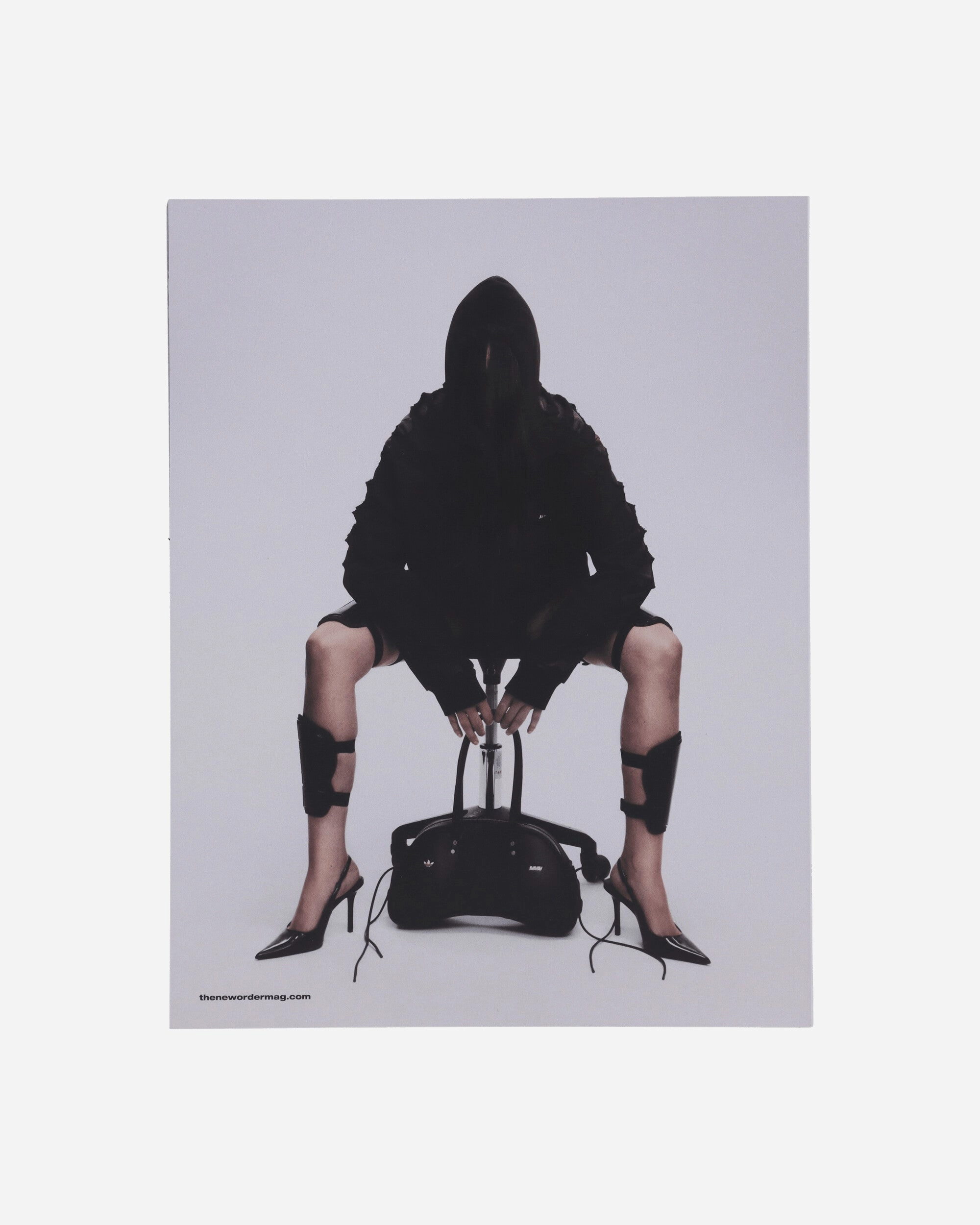 Issue 33: BEATE SKONARE KARLSSON'S AVAVAV