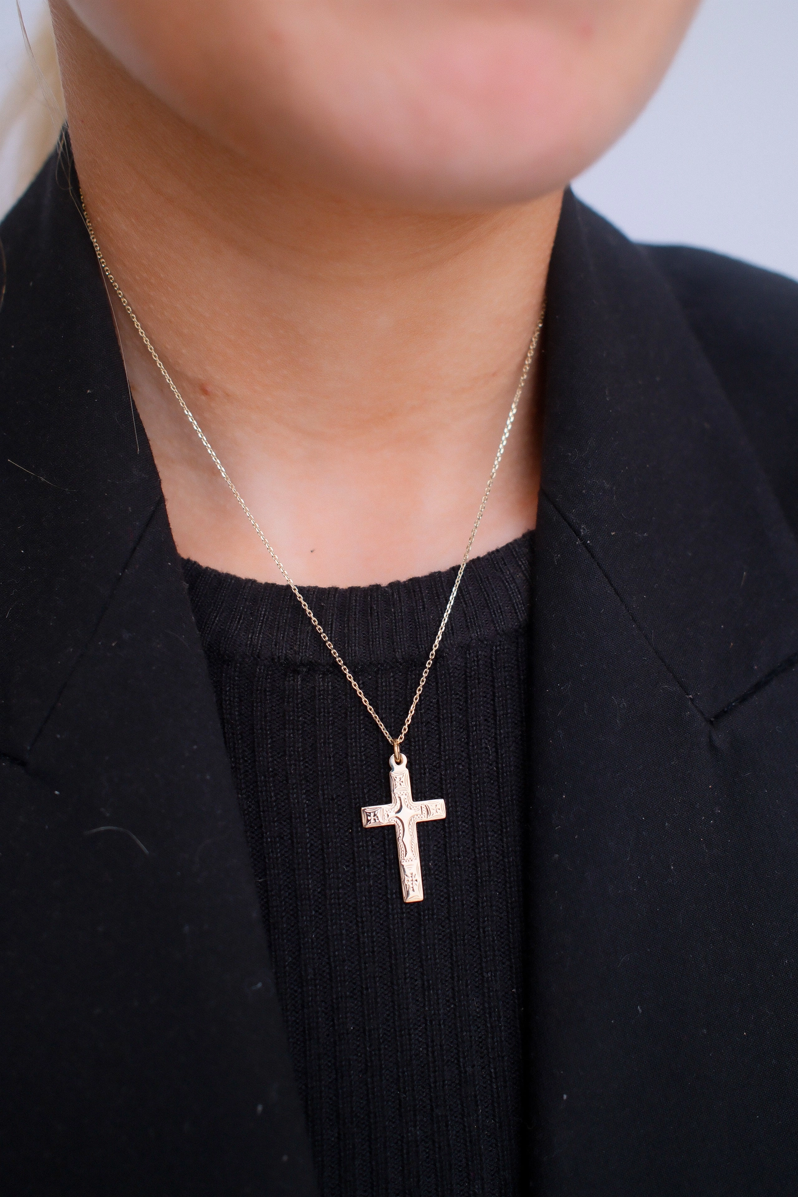 Vintage 9ct Yellow Gold Detail Engraved Cross Pendant
