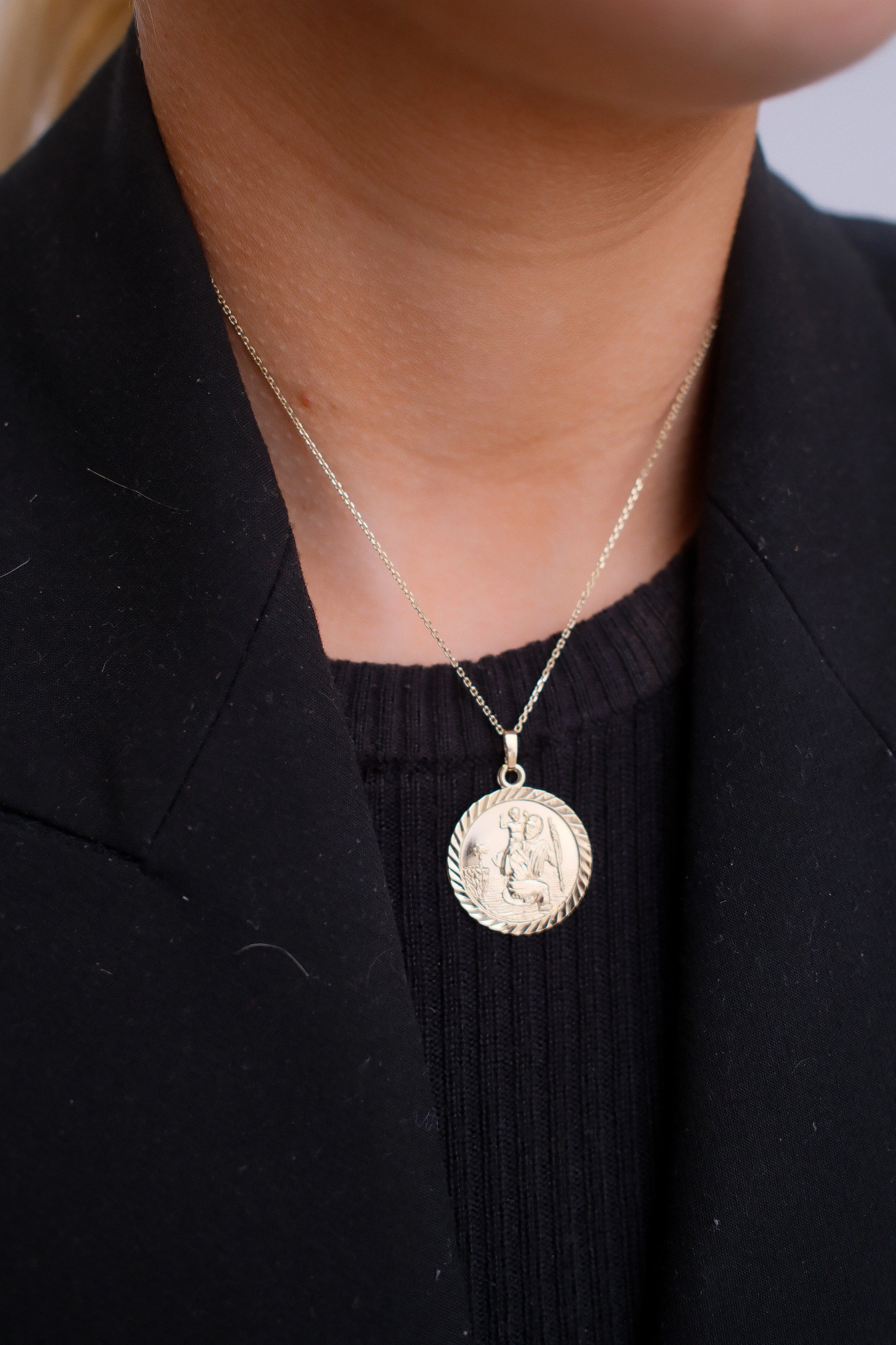 Vintage 9ct Yellow Gold St Christopher Disc Pendant